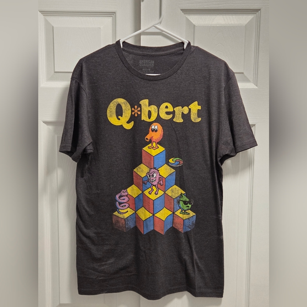 Q*bert Graphic T-Shirt Size Medium - Retro Gaming Video Game Arcade 80s 1980s